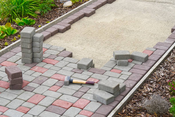 Best Professional Driveway Pavers  in Meiners Oaks, CA